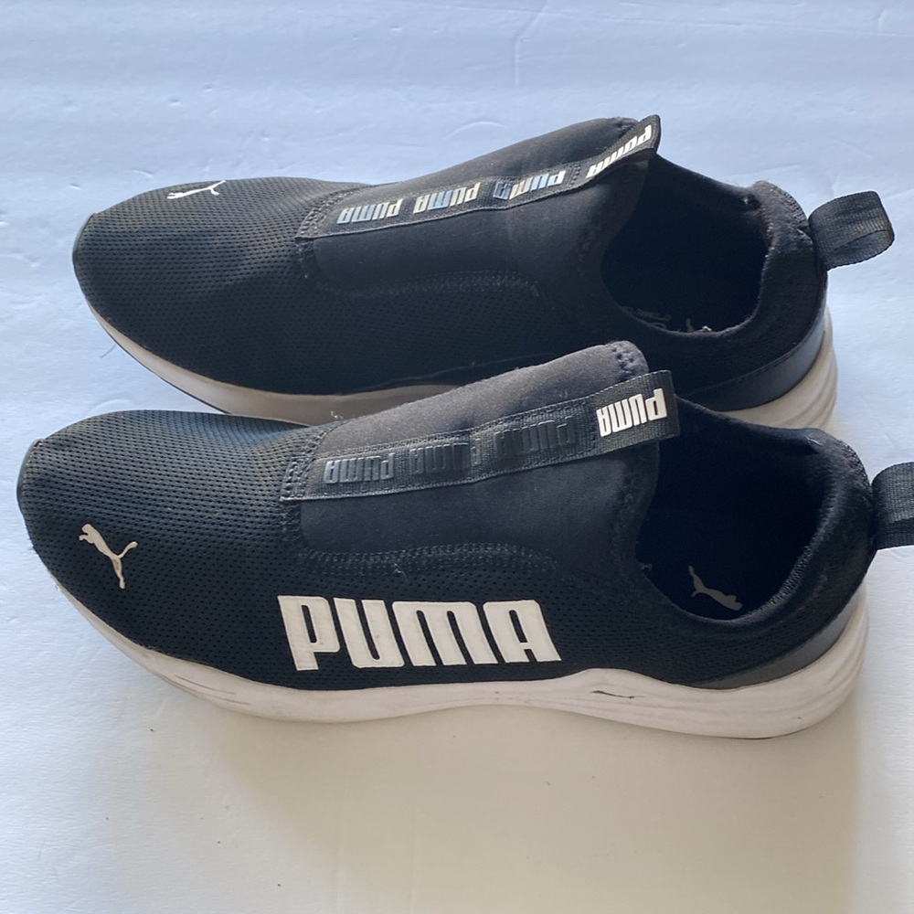 Gently used puma slip ons. Only worn on a few occasions - Picture 3 of 6